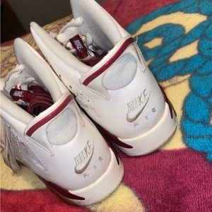 CAN GI LOWER ON PRICE nike air